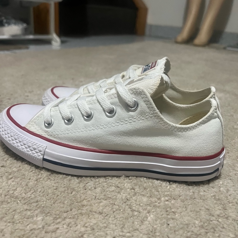 Converse All Star sneakers. Cream and white low top